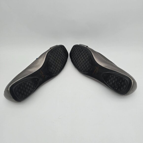 Coldwater Creek Womens Silver Metallic Flats With Buckle Size 7.5 - Picture 9 of 9